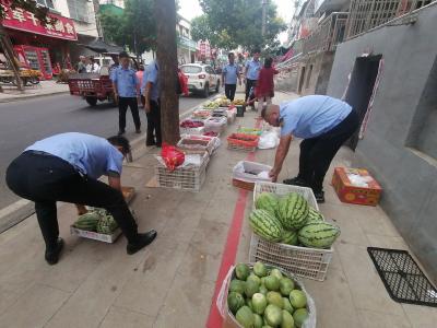 刘升镇：优化街道标识标线  绘好文明“风景线”