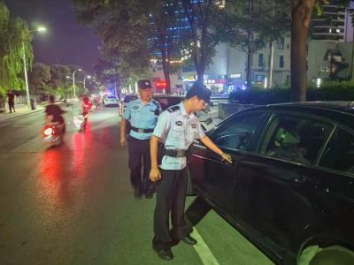 枣阳警方开展拉车门专项行动