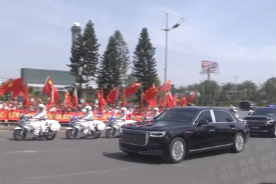 独家视频丨习近平离开河内 越南总理范明政前往机场送行