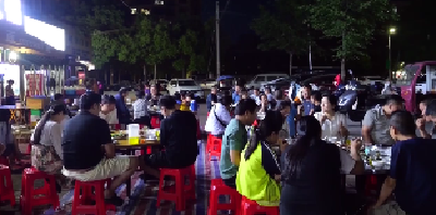 V视 | 小小防油布  铺就文明城