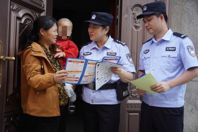 枣阳民警走村入户开展反诈禁毒宣传