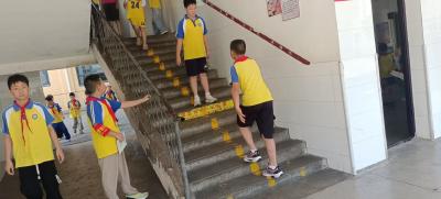 小小安全员  学校“护航员”