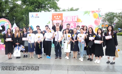 V视 | “枣阳皇桃”携万份“桃礼盲盒”走进中南财经政法大学