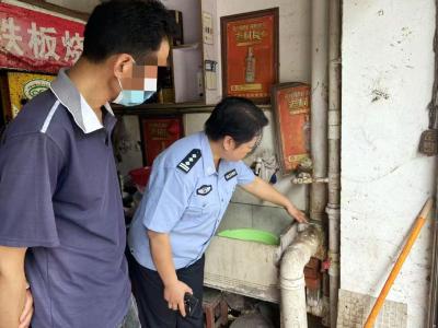 枣阳民警倾心化解商铺与住户管道纠纷