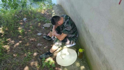 浠水：赤日炎炎似火烧 检察干警防汛忙