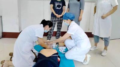 浠水县人民医院开展全员心肺复苏大练兵