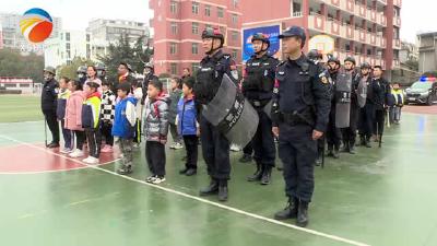 【视频】县实验二小开展防爆反恐应急演练