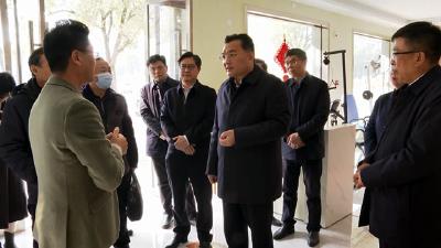 李军杰到黄州区、浠水县调研时强调：强化城乡公共服务供给 为城市和产业集中高质量发展提供有力支撑