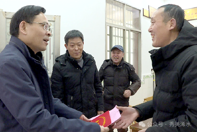 陈正红慰问专家人才、劳动模范和困难党员群众
