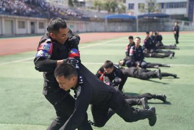 浠水公安：反恐演练进校园 筑牢校园安全屏障