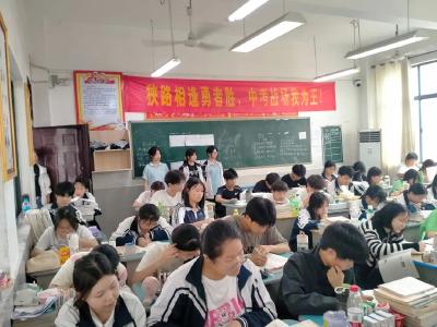 高考在即  浠水县教育局开展高考外语听力试听活动