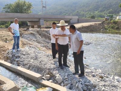 新堰通水润良田，干群同心解民忧 