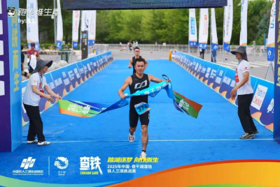 【视频】浠水健儿胡飞勇夺全国铁人三项赛亚军