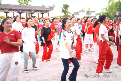 “让乡亲动起来、乐起来！” 
