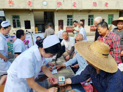 浠水县总医院丁司垱分院走进关山福利院关注老人安康