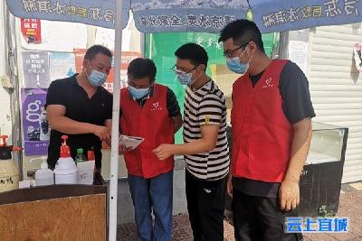【疫情防控】打赢超市“防疫战” 小河干部在行动