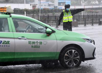 （新华全媒+）郑州发布暴雨红色预警