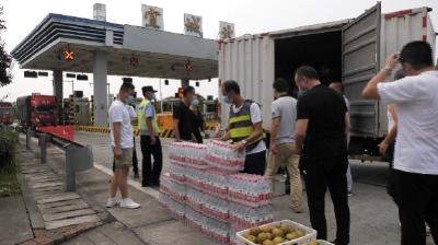 【疫情防控】餐饮捐赠助一线 齐心协力战疫情