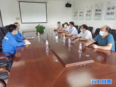 【疫情防控】楚定立等市领导督导检查葛洲坝水泥公司疫情防控工作