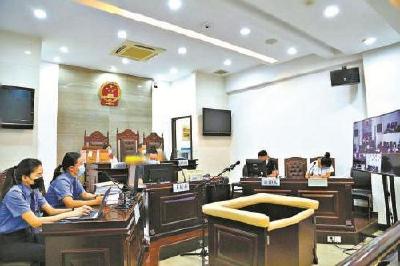 揭秘隐蔽制假产业链 假冒网红食品卖向各地小作坊