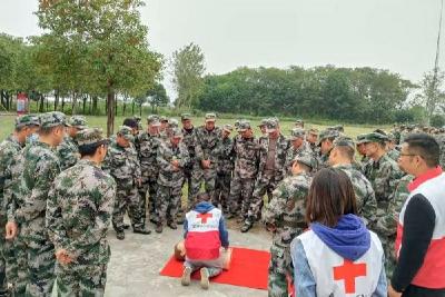 宜城红十字救护员培训走进民兵训练基地