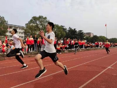 雷河中学举行秋季运动会