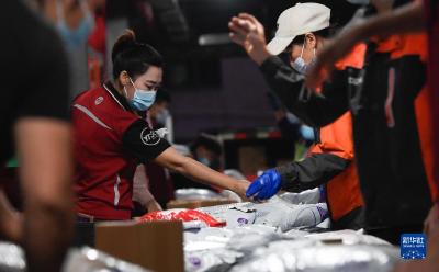 新华全媒+丨海口：快递企业转运中心“备战”物流高峰 