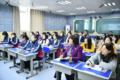 宜城市实验小学举办青年教师读书分享活动