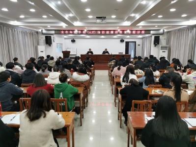 市领导给党校青年干部班学员讲廉政党课