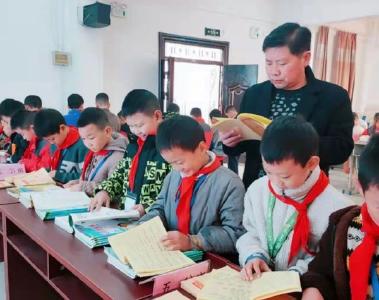 窑湾小学举办优秀课堂作业展评活动