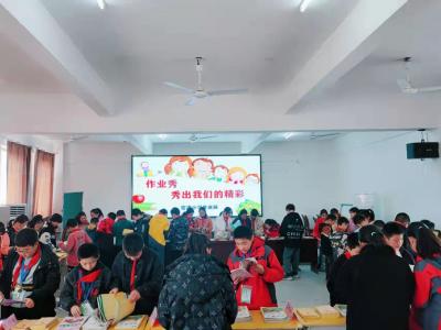 窑湾小学举办“作业秀，秀出我们的精彩” 优秀课堂作业展评活动