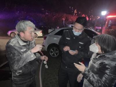 新华全媒+丨“下一次我还是会冲的”——“95后”民警只身闯火场被赞“烈火英雄”