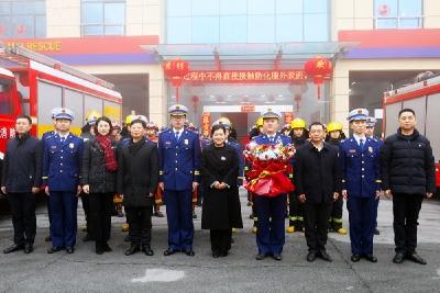 肖平慰问春节在岗干部职工：你们是最美丽的人