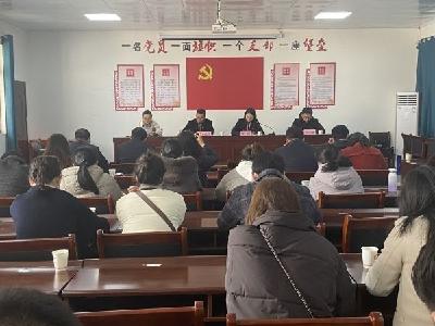 宜城市宣传战线到龙潭村开展支部主题党日活动