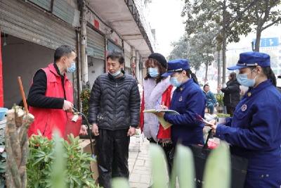 宜城消防对沿街商铺全面开展消防安全隐患排查