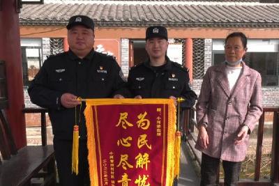 【我为群众办实事】贪吃羊群集体“迷路” 警民联手协力找回