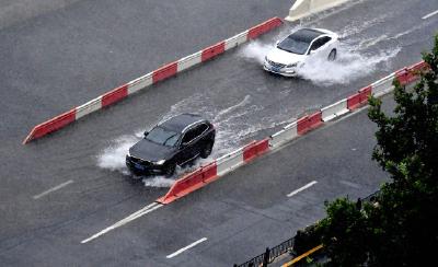 中国气象局：将1小时雨强纳入暴雨预警信号标准