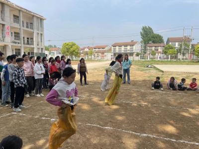 阳光运动   趣味无穷 ——王集镇庞居村小学召开趣味运动会