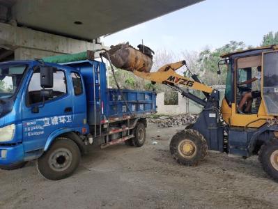 【下基层察民情解民忧暖民心】宜城市环卫局：清理建筑垃圾 维护美好家园