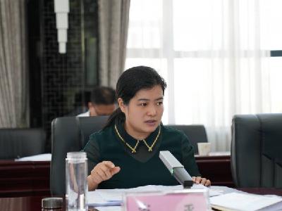 肖平主持召开市政府理论学习中心组学习暨市政府第六次常务会 