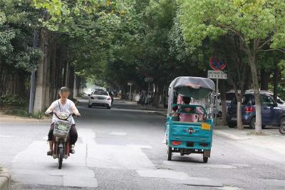 【创文进行时】电动车抢道、逆行、闯红灯 不文明更不安全