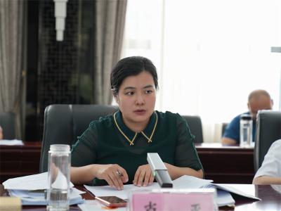 肖平主持召开宜城市政府理论学习中心组学习暨市政府第七次常务会 