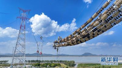 【“飞阅”中国】特高压白浙线安徽段长江大跨越线路贯通