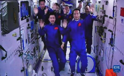 两个航天员乘组首次“太空会师” 开启中国空间站长期有人驻留时代 
