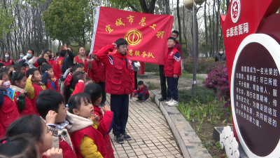 宜城市总工会：开展志愿活动 弘扬雷锋精神