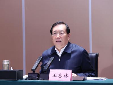 王忠林调研推动数字经济发展