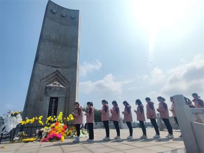 雷河镇中心幼儿园：缅怀英烈忠魂 弘扬爱国精神