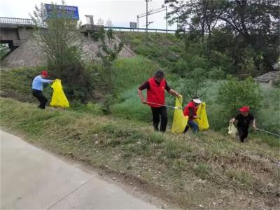 鄢城街道：清理白色垃圾 保护汉江母亲河