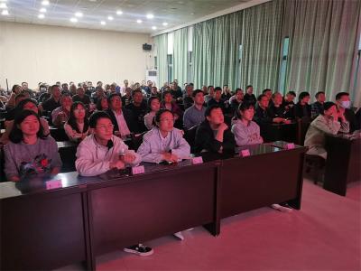 宜城市委党校组织春季干部培训班学员集中观看红色电影 