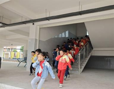 孔湾镇杜岗小学：强化安全演练 增强防范意识